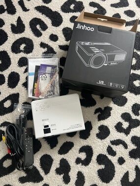 Jinhoo Mini Projector in White with Remote